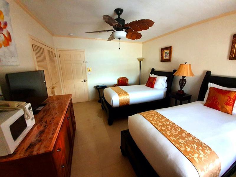 Ocean West Boutique Hotel Nassau Exterior photo