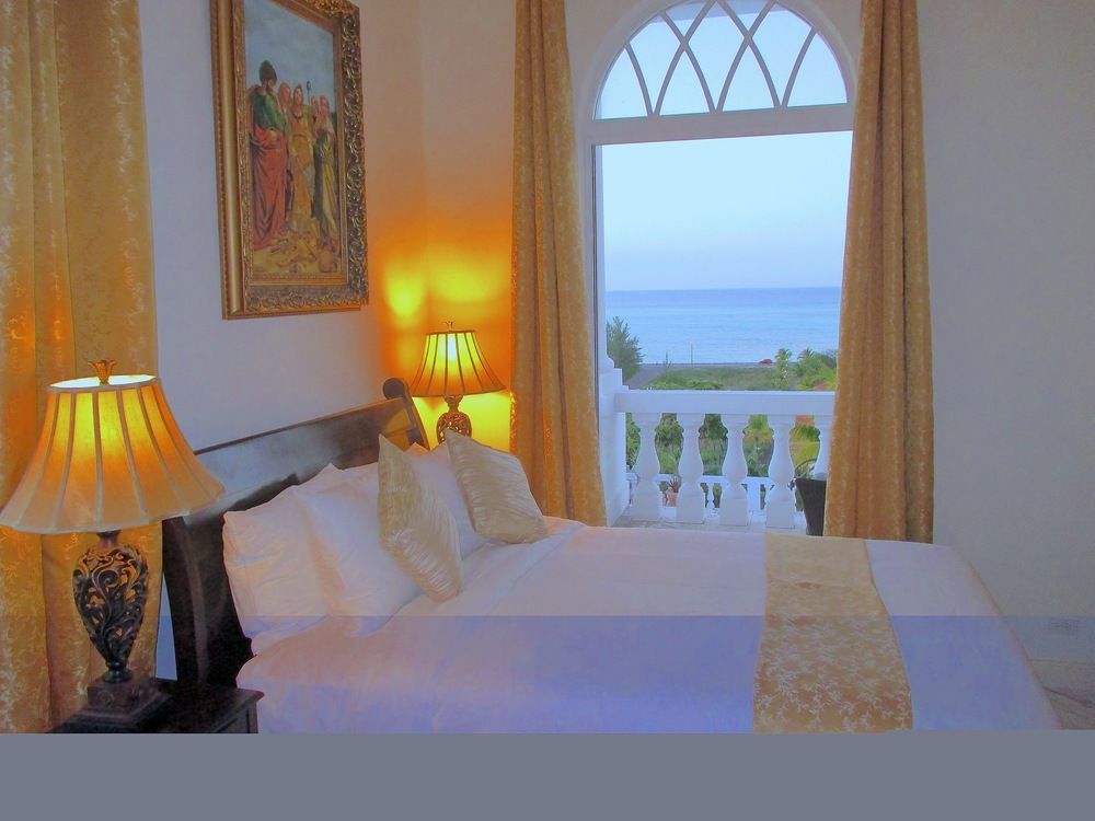 Ocean West Boutique Hotel Nassau Exterior photo