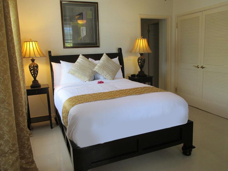 Ocean West Boutique Hotel Nassau Exterior photo