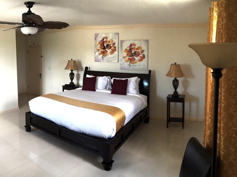 Ocean West Boutique Hotel Nassau Exterior photo