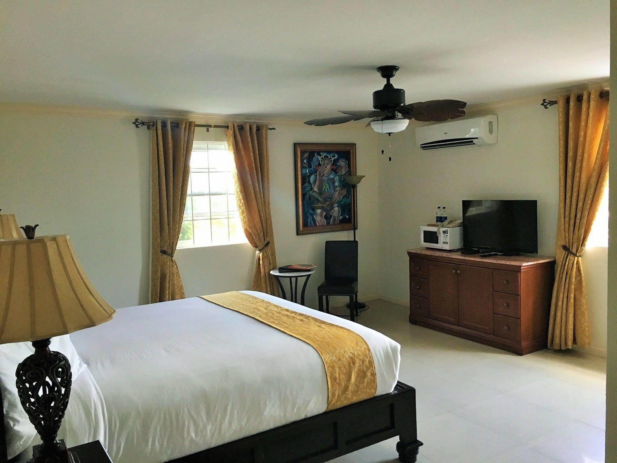 Ocean West Boutique Hotel Nassau Exterior photo